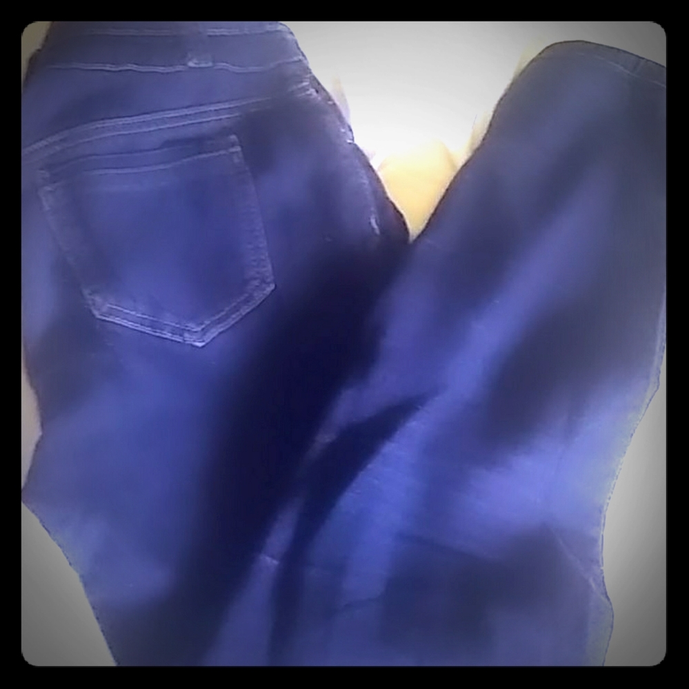 High waisted blue skinny jeans